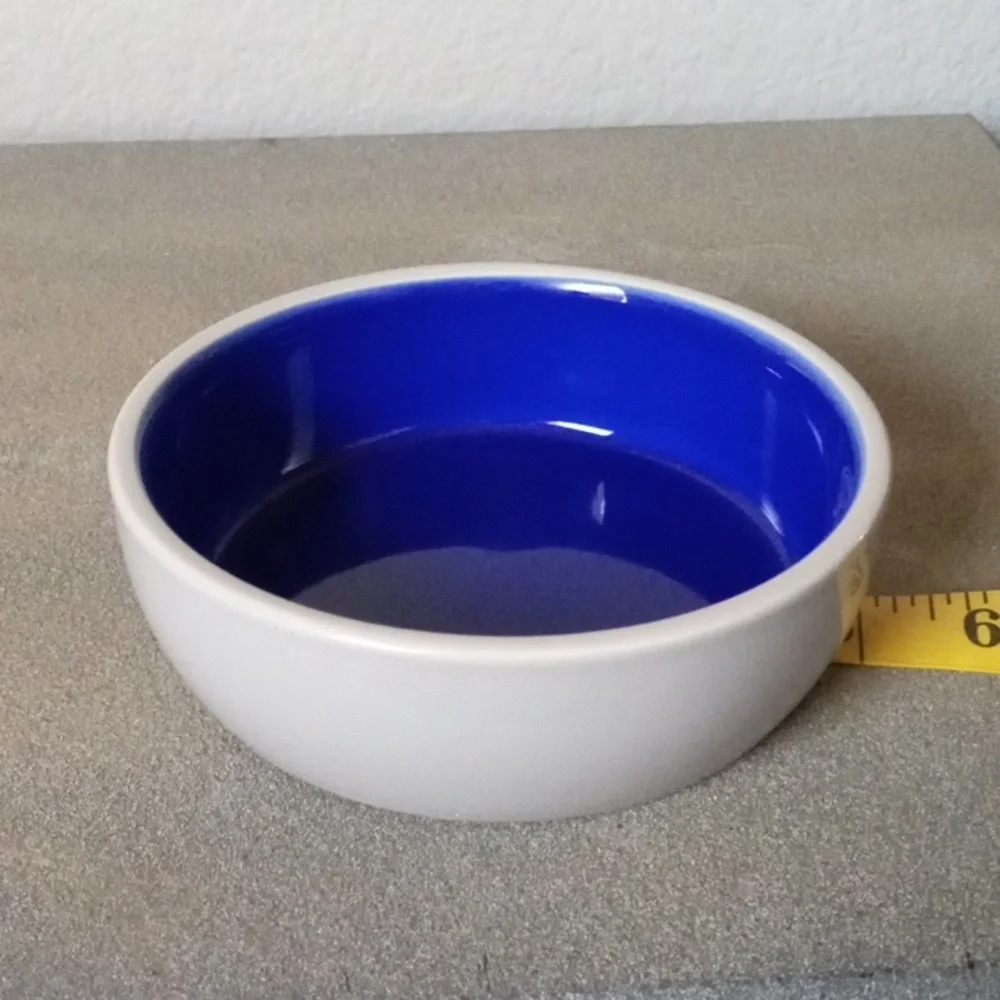 Bundle of 4 Small Dog / Cat Food and Water Dishes.